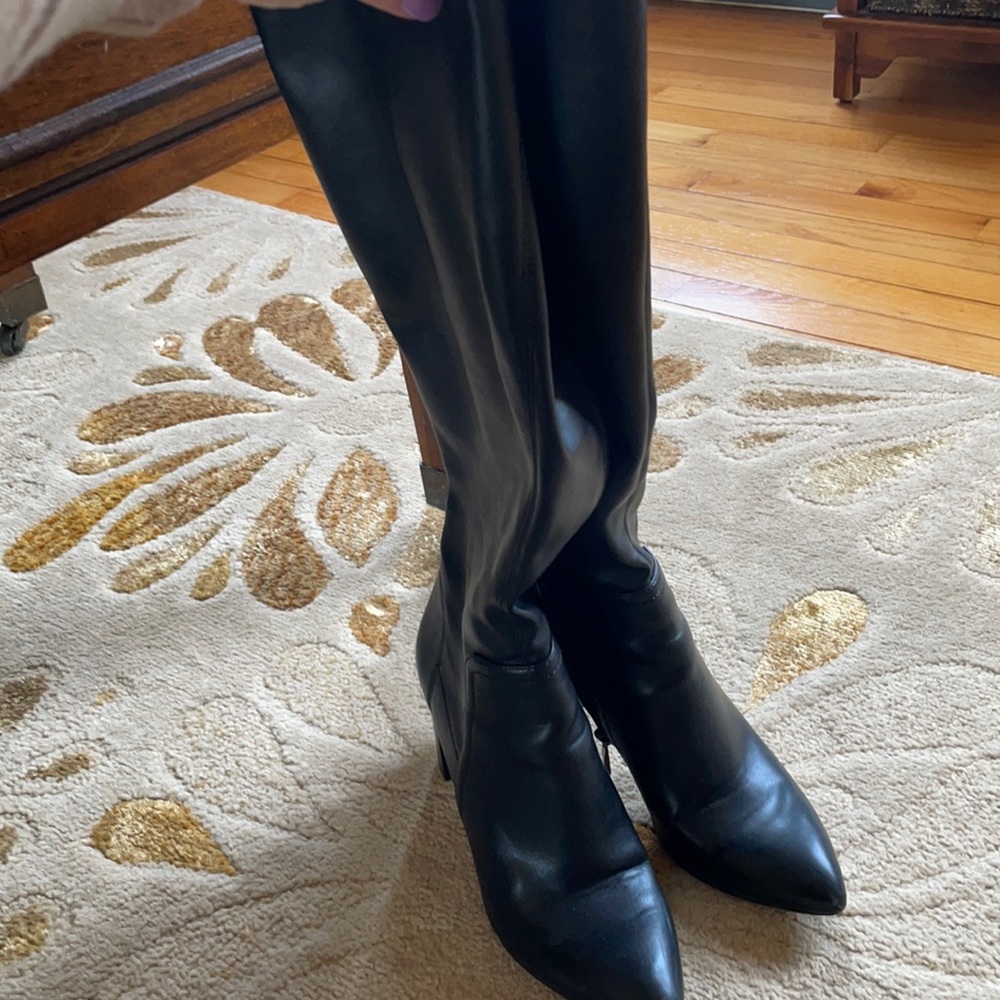 Stylish boots 👢